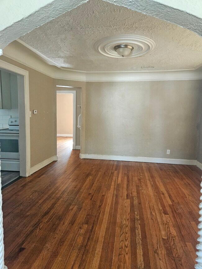 Building Photo - 14031 Cherrylawn St