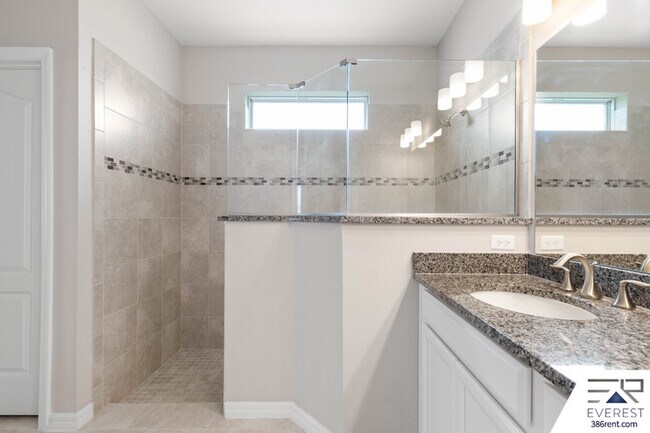 Building Photo - 12 Lysander Ln