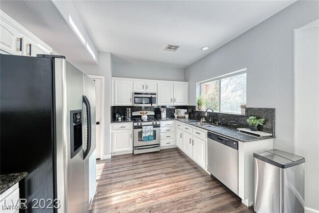 Building Photo - 183 Andada Dr