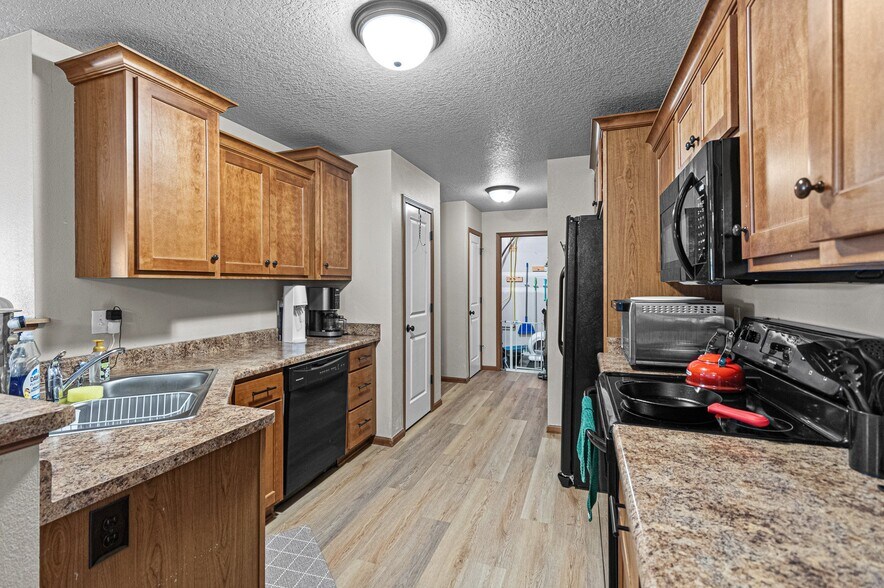 Building Photo - 1556 Burr Dr