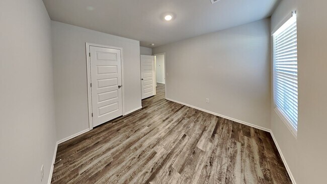 Building Photo - A Nice 4 Bed 2 Bath Home in Mustang School...