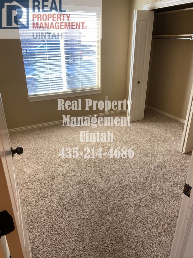 Building Photo - Legacy Meadows Twin Home