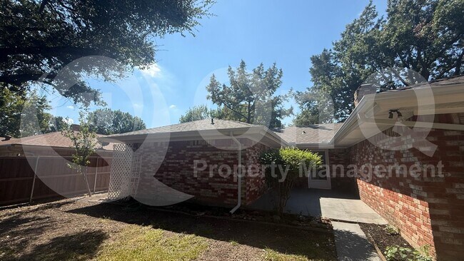 Building Photo - 208 Glenwick Pl