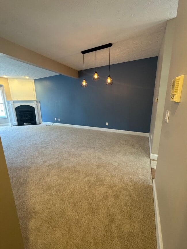 Building Photo - 2 Bed 2 full and 2 1/2 Bath- Imperial PA