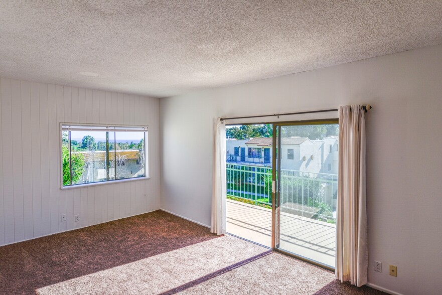 living room - 6456 Cavalleri Rd