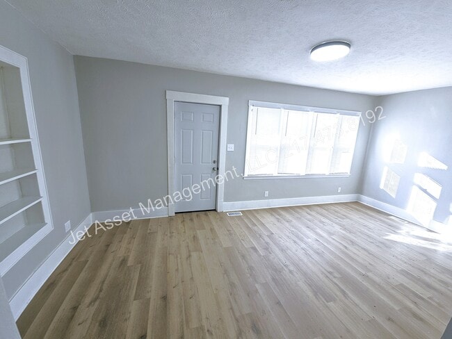 Building Photo - Beautifully updated 2 bedroom home for rent!