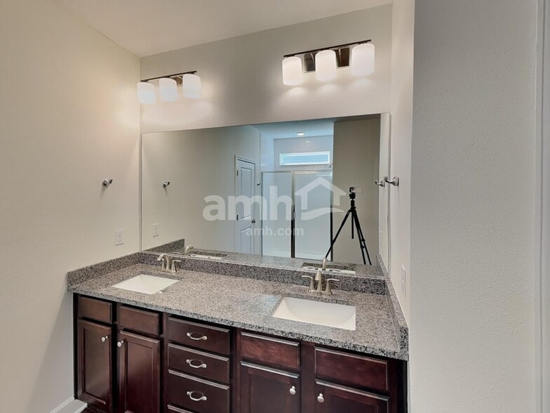 Building Photo - 33944 Night Lily Dr