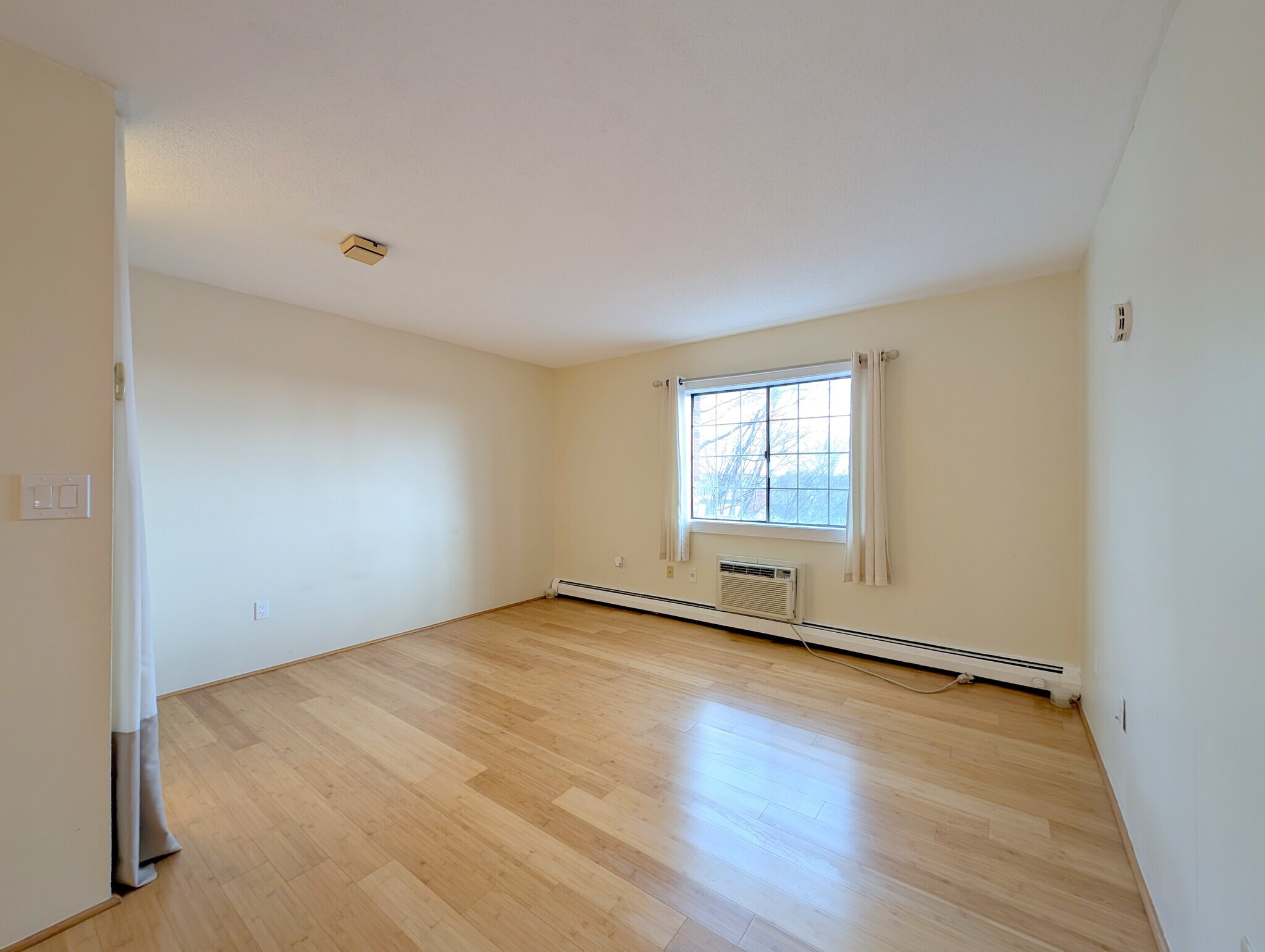 Building Photo - 474 Broadway