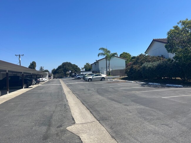 Building Photo - Newly renovated Townhome Grove Heights 1.5...