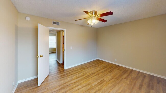 Building Photo - Cozy 2-BR Dilworth Condo - Move-In Ready!