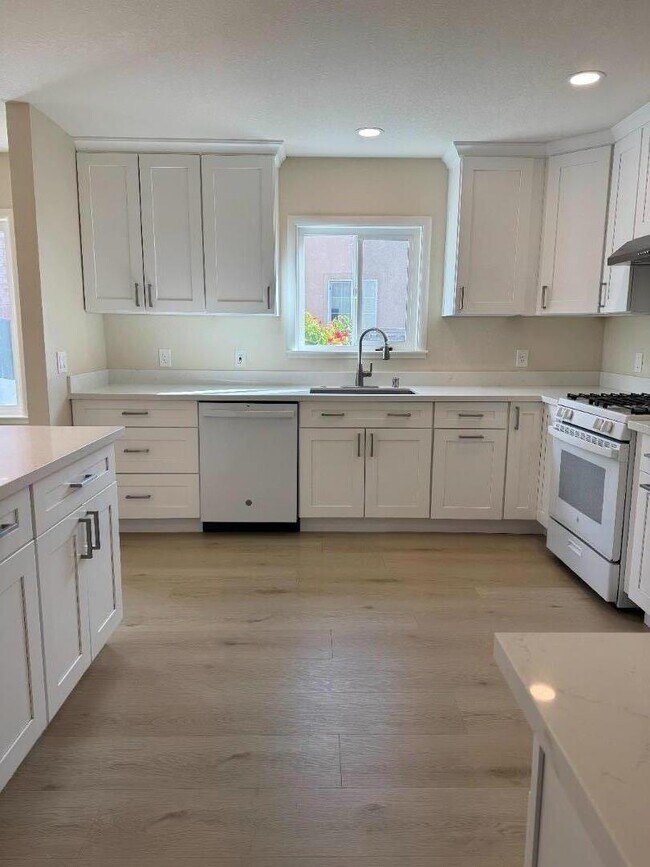 Building Photo - 277 Kirk Ave