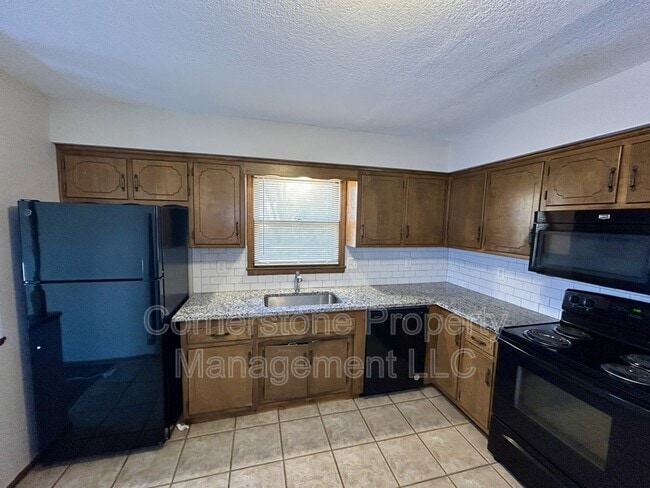 Building Photo - 1024 Jana Dr