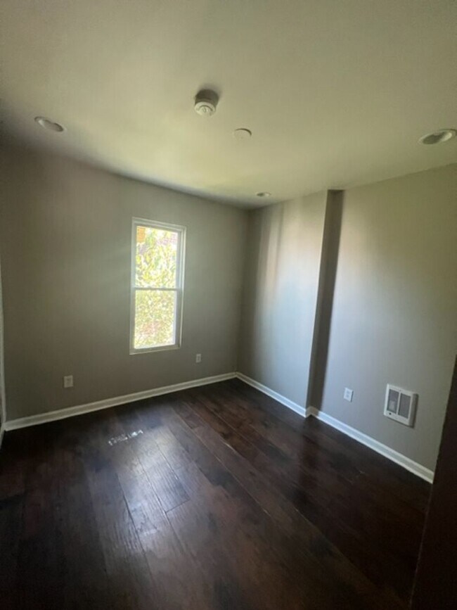 Building Photo - Gorgeous 3-Bedroom, 3-Bath Home in East Kensington – Newly Renovated!