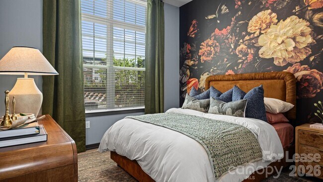 Building Photo - 10500 Midway Pk Dr