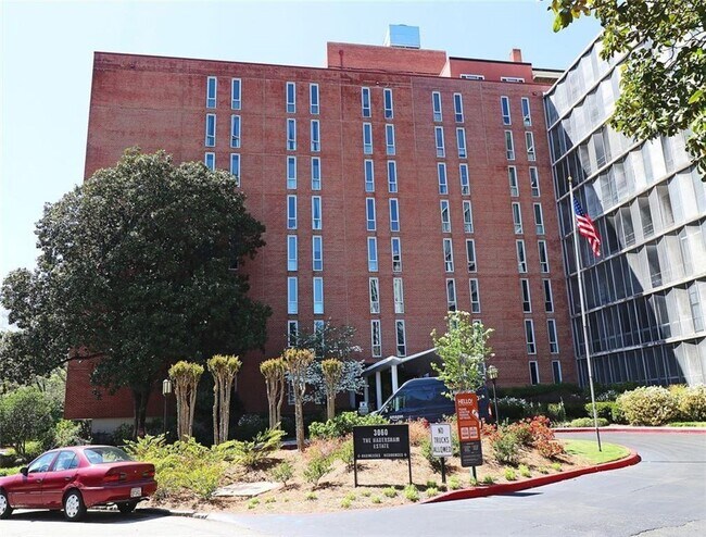 Primary Photo - 3060 Pharr Ct N Northwest