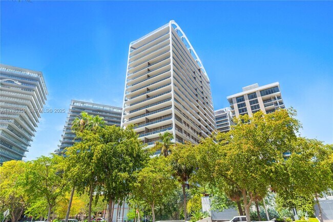 Building Photo - 2678 Tigertail Ave