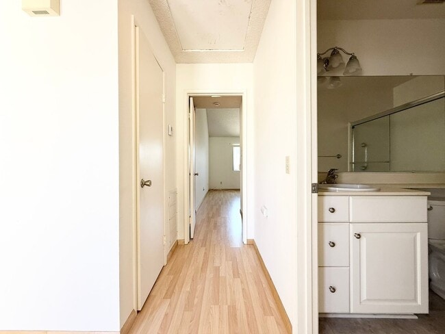 Building Photo - Single Story Townhome in Escondido!