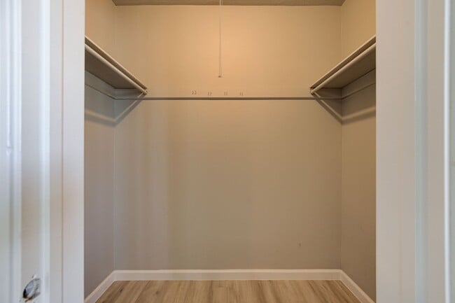 Building Photo - RECENTLY REMODELED!! 1 Bed 1 Bath 1 Mile West of OU Campus