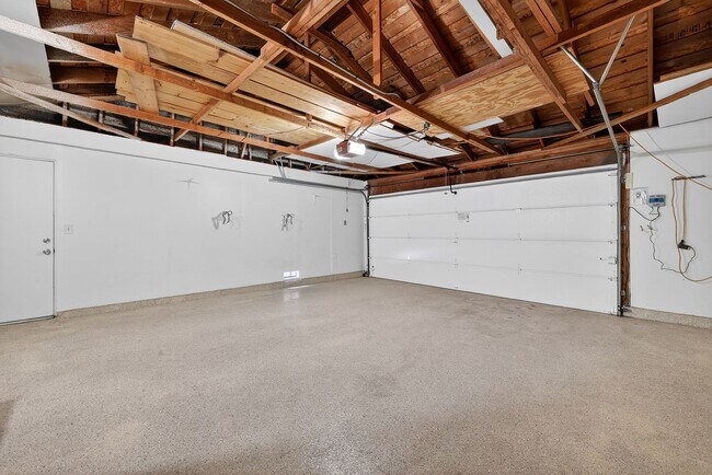 Building Photo - 5BR; 3BA Pool Home with Stunning Views in ...