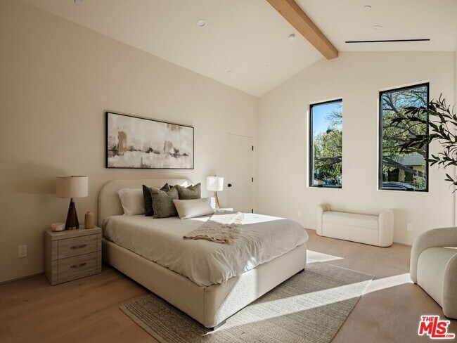 Building Photo - 14647 Morrison St