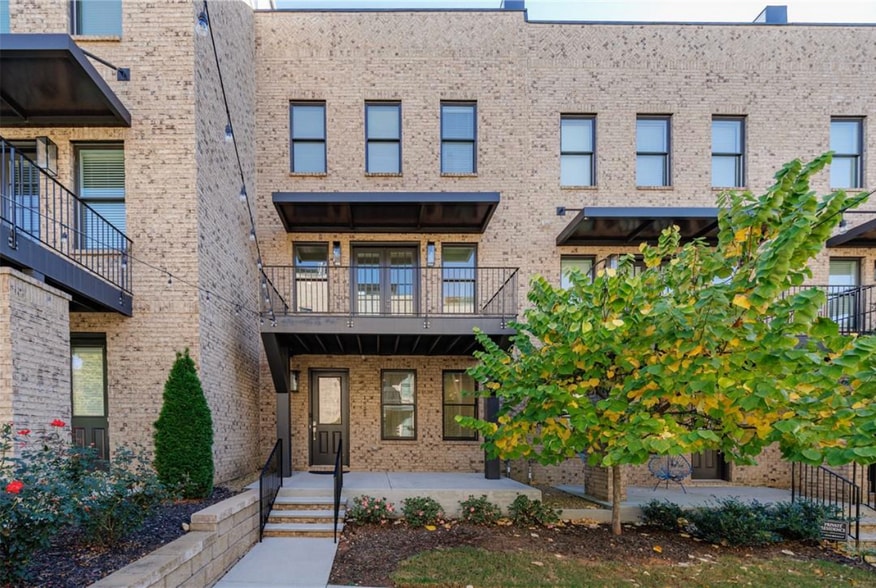 Primary Photo - 1032 Robert Smalls Wy