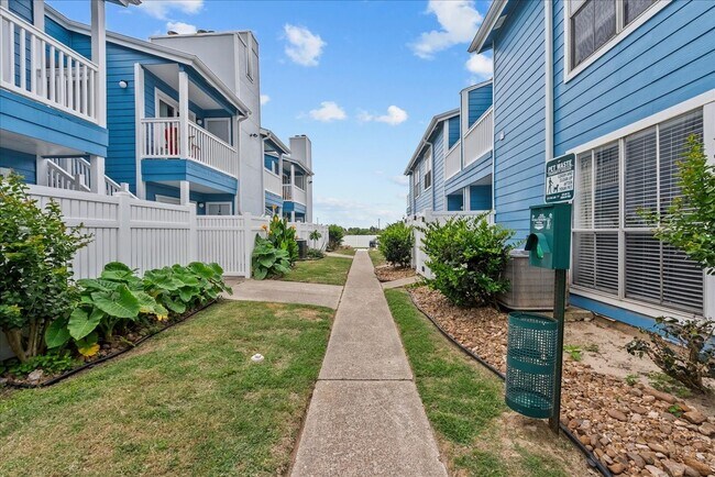 Building Photo - 3506 Cove View Blvd