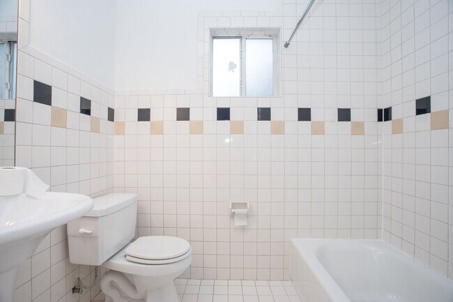 Building Photo - 2416 S 5th St