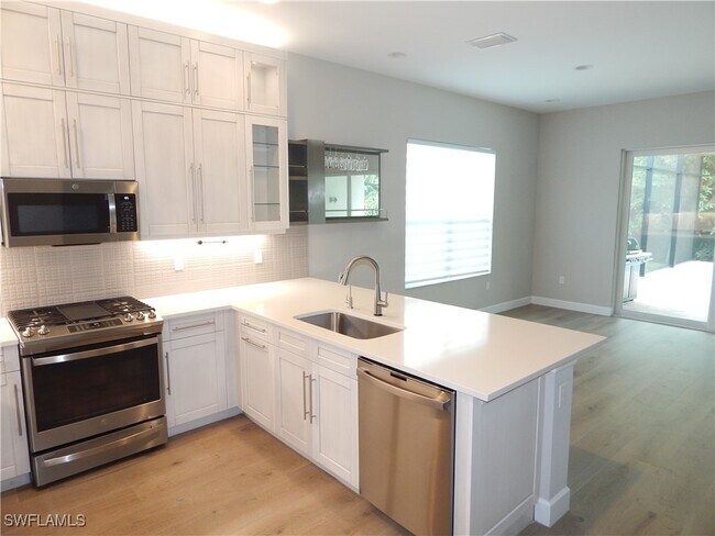 Building Photo - 11331 Jacaranda Dr