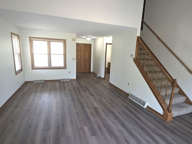 Building Photo - 3 bedroom New Berlin townhome