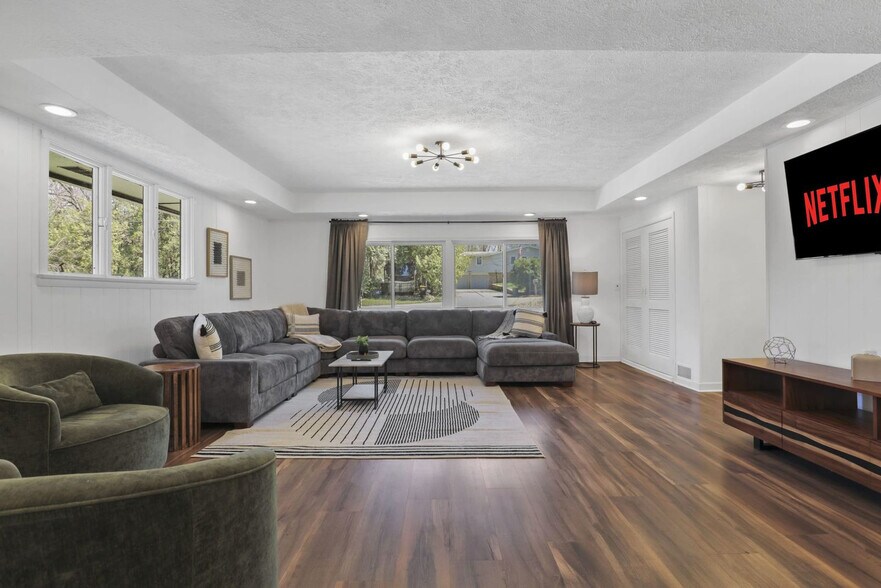 Building Photo - 5488 Fernwood Ln