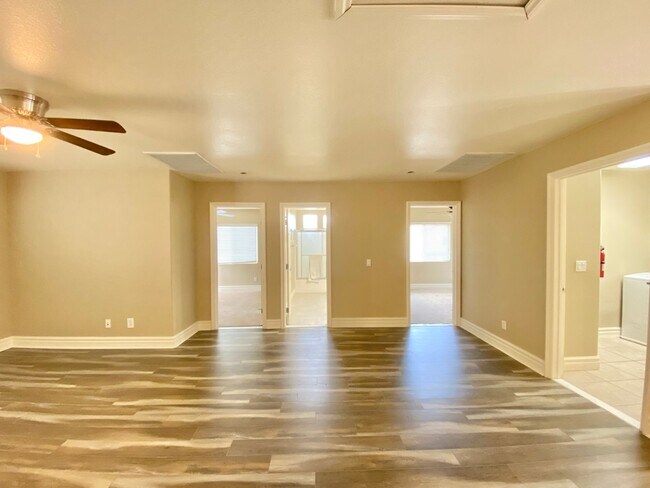 Building Photo - Wonderful two-story single-family house