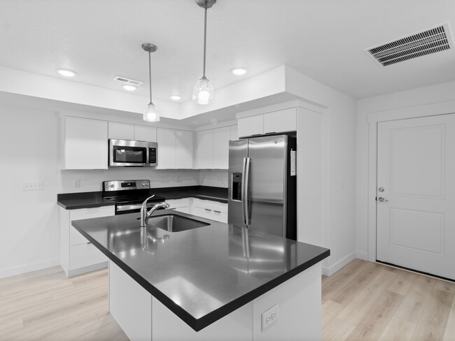 Building Photo - 1542 N 1870 E