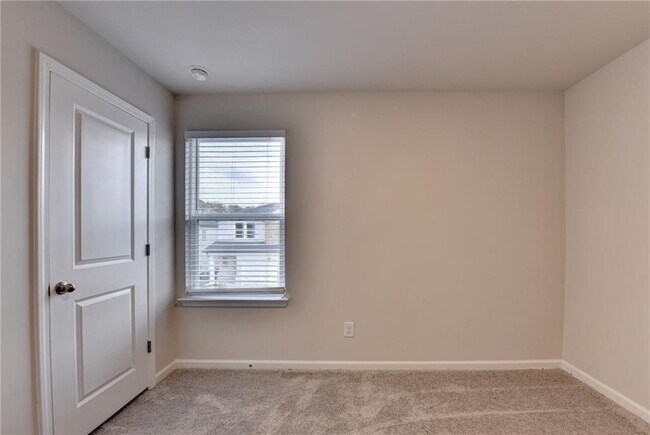 Building Photo - 2214 Whitworth St