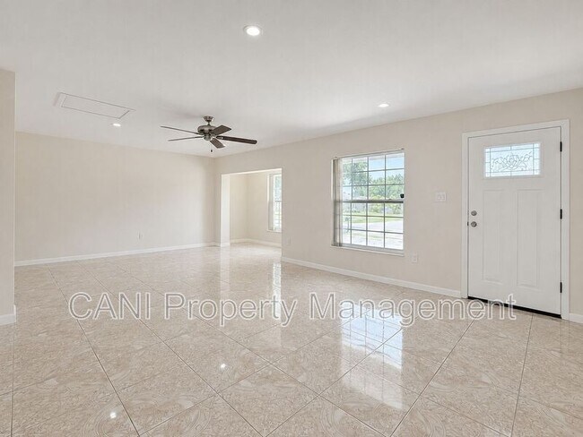 Building Photo - 601 Catwood Dr