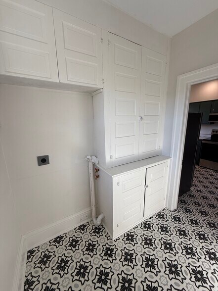 Butler pantry/laundry room - 10 Rockledge Rd