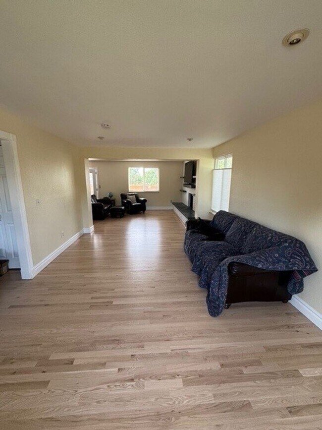 Building Photo - Spacious 4-Bedroom House Near Open Space in Heatherwood, Boulder
