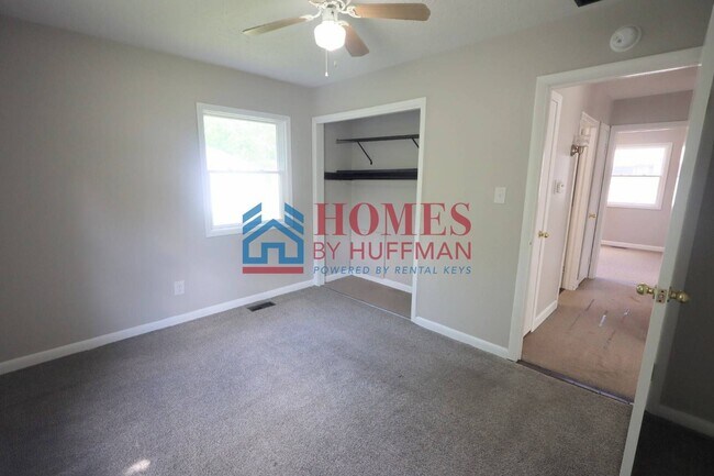 Building Photo - Two Bedroom House | Detached Garage