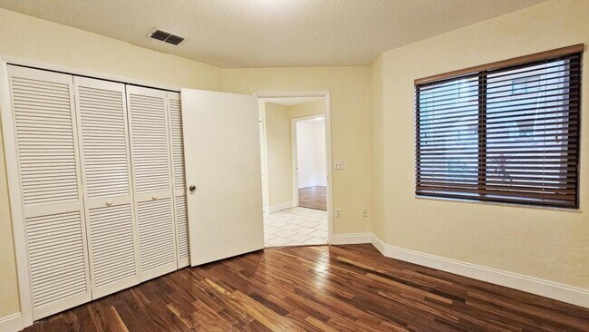 Building Photo - 7813 Sugar Bend Dr