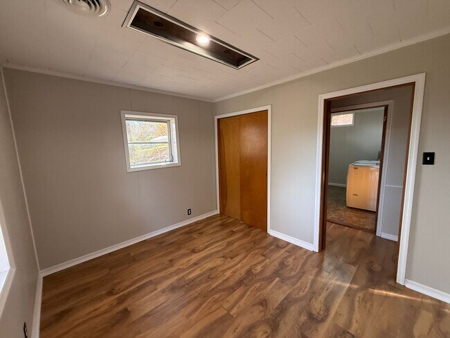 Building Photo - 1037 Stringtown Rd