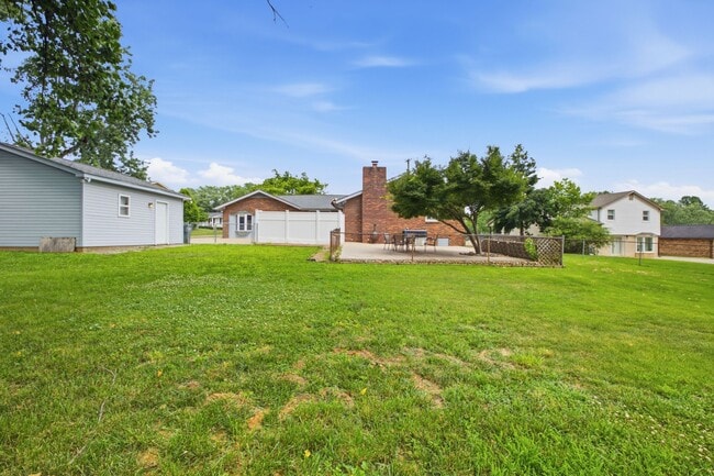 Building Photo - 4812 Sierra Dr