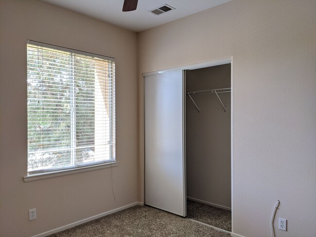 Building Photo - 2Bed/2Bath Condo off Douglas in Oceanside~...