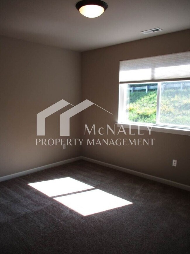 Building Photo - Lovely 4 bedroom 3 bath home in South Kitsap