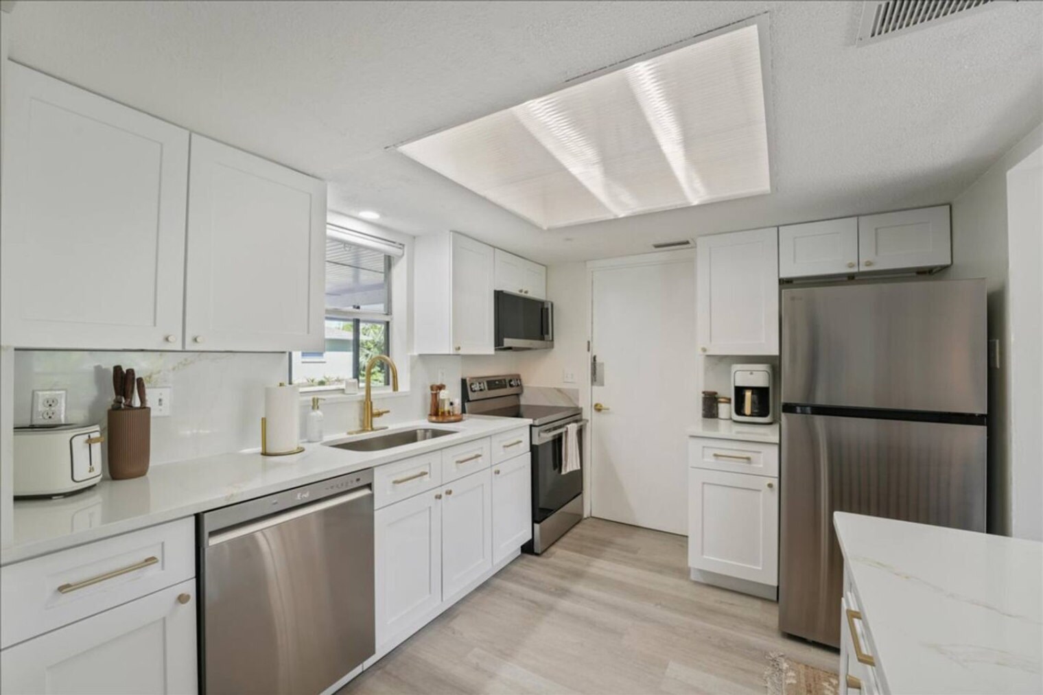 Building Photo - 113 Base Ave W