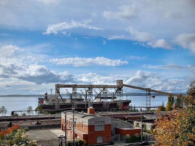 Building Photo - 2Bd/1.75Ba Seattle Condo