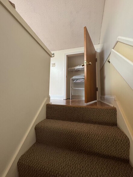 Building Photo - 56 Mountain River Ave