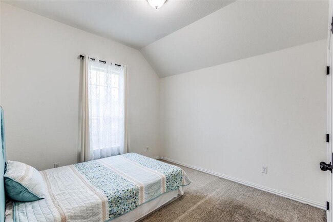 Building Photo - 874 Spinnaker Loop