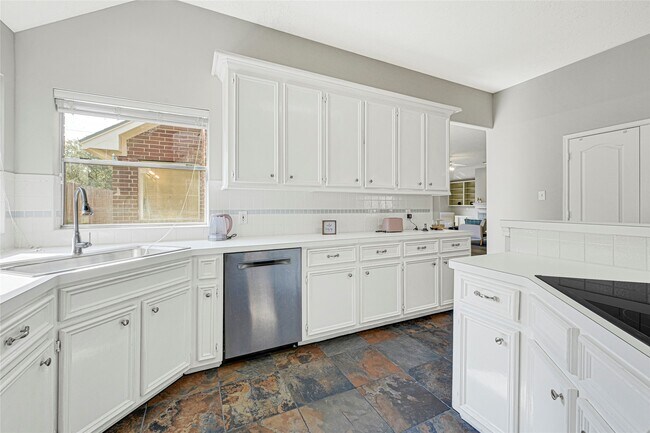Building Photo - 23223 Diamond Knoll Ct