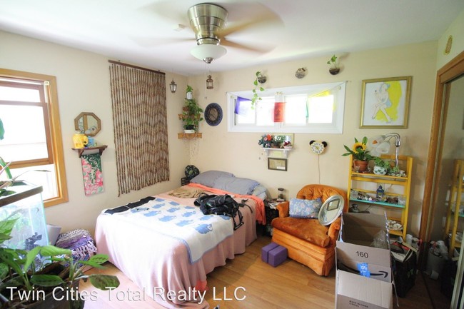 Building Photo - 3 br, 2 bath House - 535 E Minnehaha Parkway
