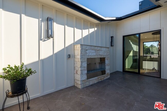 Building Photo - 4708 Noble Ave