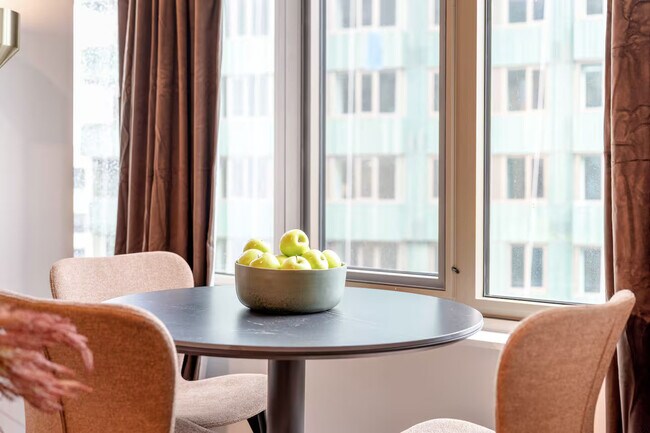 Building Photo - 40 Western Ave